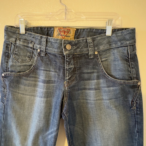 Guess Premium Cropped Jeans with Button Details - Picture 4 of 8